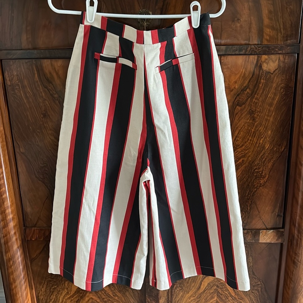 Striped Wide-Leg Pants (culottes) in Red, Black, and White, Sz M/L, Italy - Picture 3 of 12